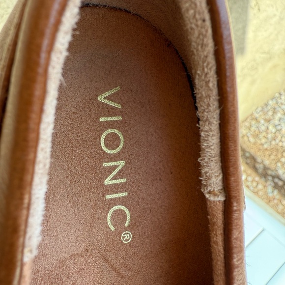 Vionic Tan Leather Slip-On Loafers size 7.5 - Picture 12 of 13